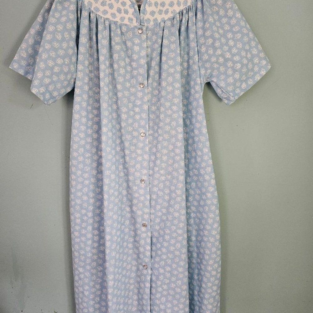 80's dressing gown with snap closures